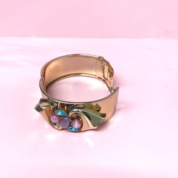 Vintage Coro Bracelet | Gold Tone with Moon Glow Stones & Safety Chain | 1960s - Picture 5 of 5